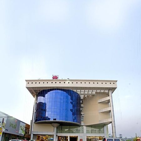 Lotus 8 Hotel Nedumbassery Eksteriør billede