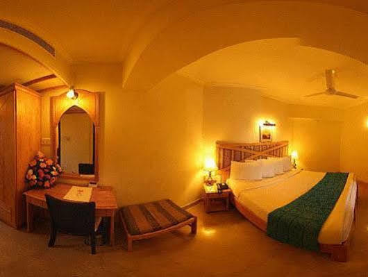 Lotus 8 Hotel Nedumbassery Eksteriør billede