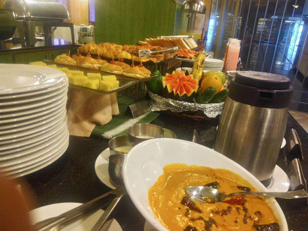 Lotus 8 Hotel Nedumbassery Eksteriør billede