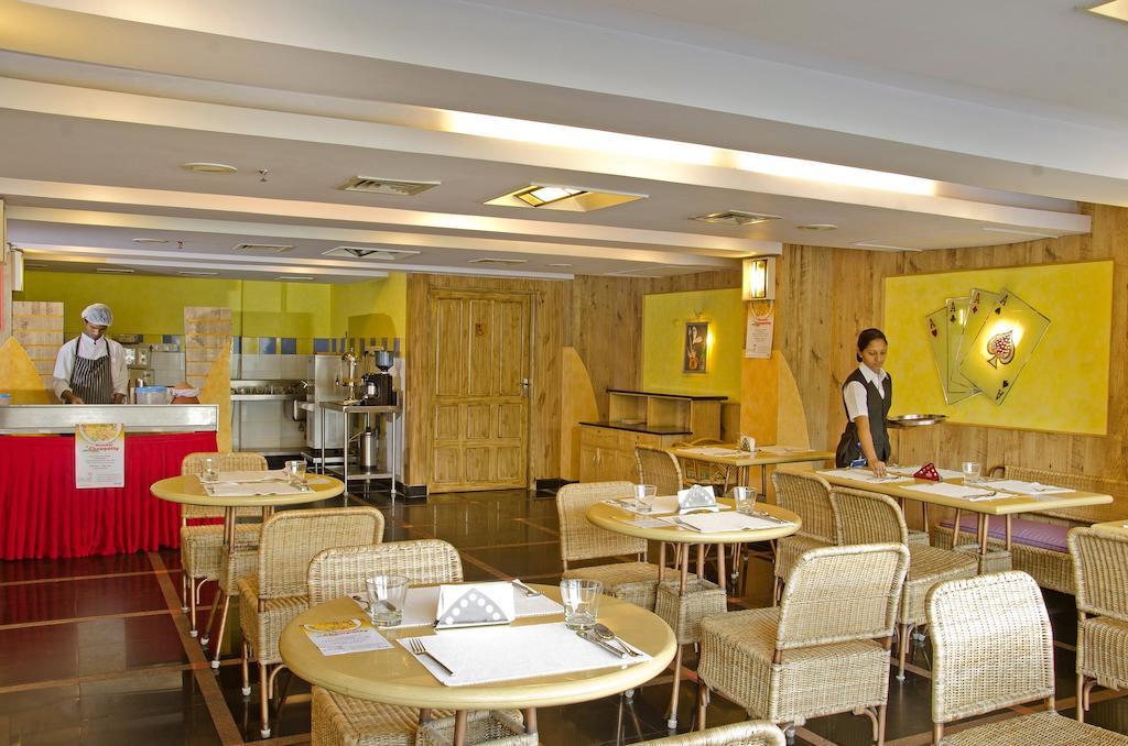 Lotus 8 Hotel Nedumbassery Eksteriør billede