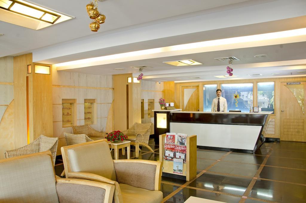 Lotus 8 Hotel Nedumbassery Eksteriør billede