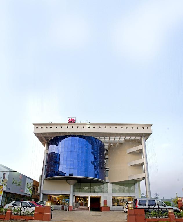 Lotus 8 Hotel Nedumbassery Eksteriør billede